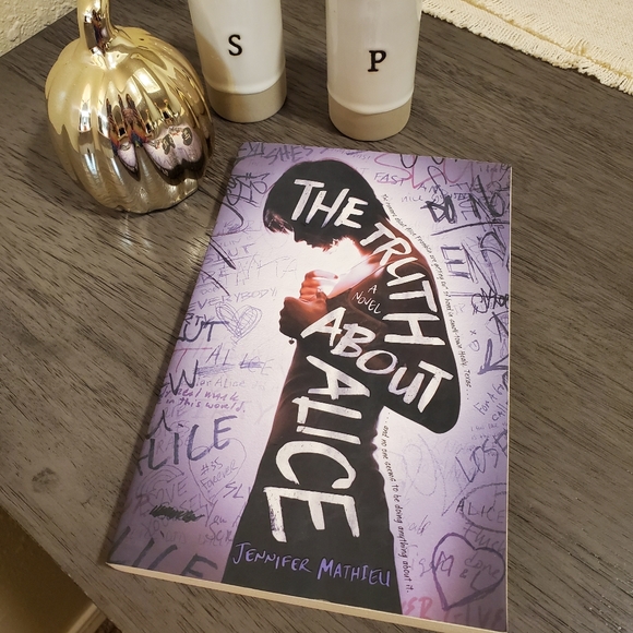 The Truth About Alice Book - Picture 2 of 3